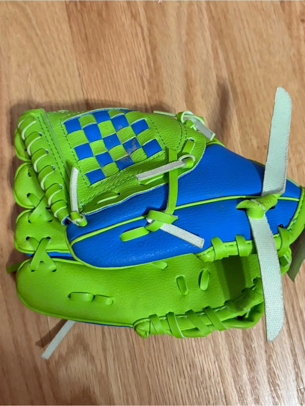 Marucci Backyard Series Youth RH Baseball Glove Size: 8.5”